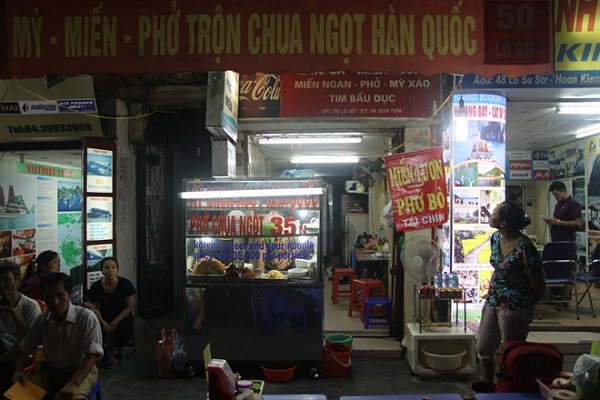 Quán phở trộn chua ngọt lạ miệng ở Hà Nội