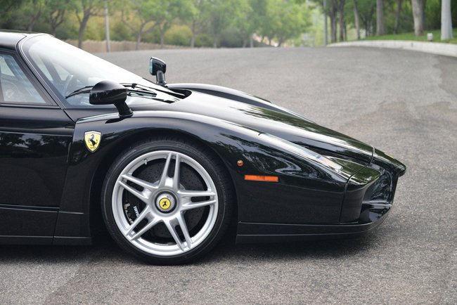 Ngắm Ferrari Enzo đen bóng giá 75,9 tỷ đồng