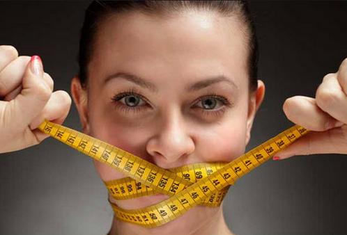 Điều gì xảy ra nếu bạn nhịn ăn để giảm cân?
