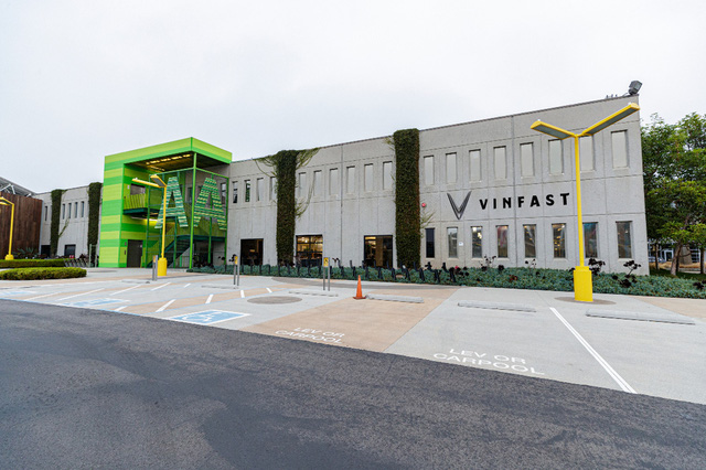  Trụ sở VinFast Mỹ tại Los Angeles rộng 1.400m2 chính thức hoạt động - Ảnh 1.
