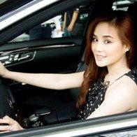 Ca sỹ Vy Oanh gắn bó với xe hơn cả nhà