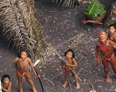 Bộ lạc bí ẩn ở Peru xuất đầu lộ diện vì... đói