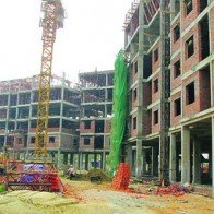 Tiền mắc kẹt, bất động sản còn sa lầy