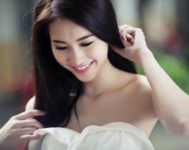 Hoa hậu Thu Thảo khoe vai trần gợi cảm