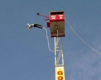 Nhảy bungee cả ngày để lập kỷ lục thế giới