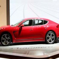 Porsche Panamera mới có giá 4,5 tỷ đồng