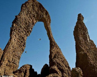 Những tảng đá bí ẩn giữa sa mạc Sahara