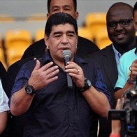 Maradona ngoảnh mặt với quê hương