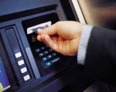 Ngân hàng đang hưởng lãi ’khủng’ từ dịch vụ thẻ ATM