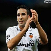 Adil Rami là tân binh đầu tiên của Milan trong tháng Giêng