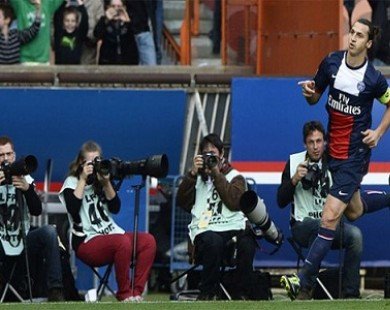 Ibra lập siêu phẩm đánh gót, PSG lên dẫn đầu Ligue 1