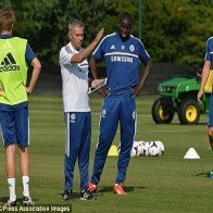 Mourinho bất ngờ "phế" trung vệ tuyển Anh