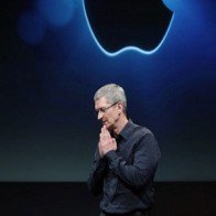 Tim Cook kéo Apple trở về ’thời đồ đá’?