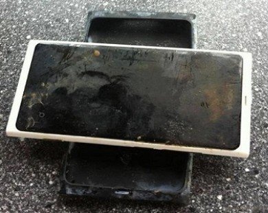 Lumia 800 vẫn ’sống’ sau hơn 3 tháng dưới nước