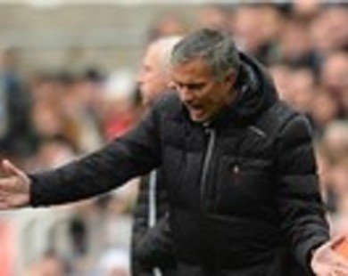 Mourinho “sôi máu” sau trận đau của Chelsea