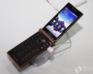 Samsung W2014: Sự trở lại của điện thoại nắp gập
