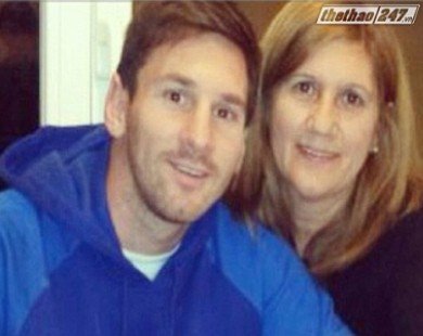 Messi giải đen bằng bữa tối với mẹ