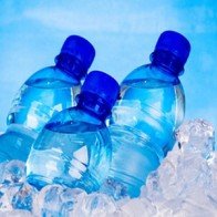 5 hiểu lầm tai hại về nước uống đóng chai