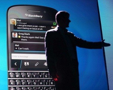 BlackBerry ’chuộc thân’, CEO từ chức