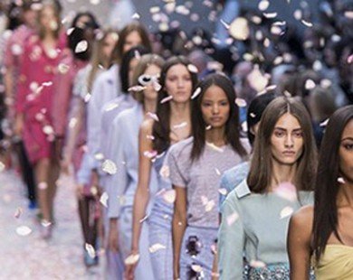 New York cấm người mẫu dưới 18 tuổi diễn ban đêm
