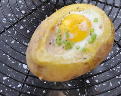 Trứng khoai tây bỏ lò – món ngon cho ngày đầu đông