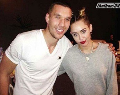 Podolski bí mật gặp gỡ nữ ca sĩ sexy Miley Cyrus