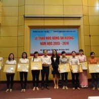 Học bổng ’Dạ Hương chung sức cùng nữ thầy thuốc tương lai’