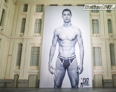 Đồng đội Real thích mặc quần lót Ronaldo tặng