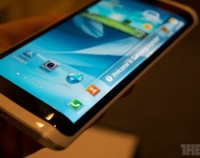 Samsung sắp ra mắt smartphone 3 màn hình