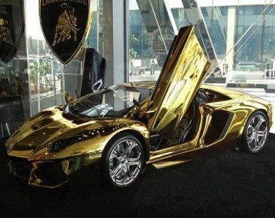 Lamborghini Aventador mạ vàng náo loạn màn đêm
