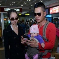 Con gái Hoa hậu Jennifer Phạm giống hệt bố