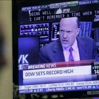 Phố Wall trồi sụt, Dow Jones tiếp tục xác lập mức cao kỷ lục