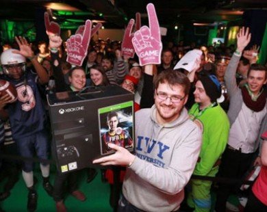 Microsoft bán được 1 triệu bộ Xbox One trong 24 giờ