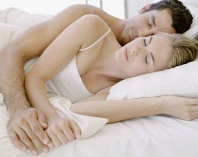 Tư thế ngủ hé lộ tình cảm vợ chồng