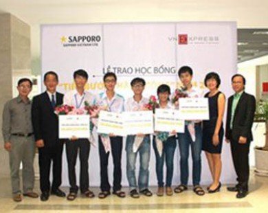 Sapporo trao học bổng cho các sinh viên nghèo vượt khó