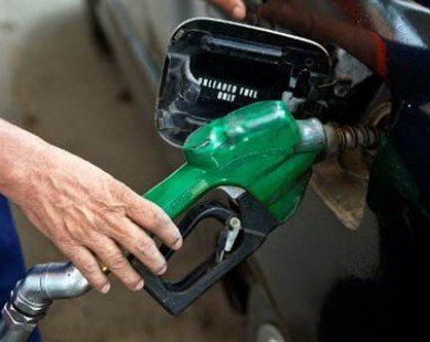 Giá dầu giảm xuống mức thấp nhất trong nửa năm qua