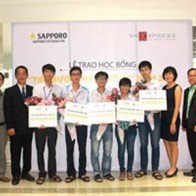 Sapporo trao học bổng cho các sinh viên nghèo vượt khó