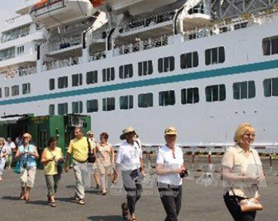 Saigontourist liên tục đón tàu biển cao cấp đến Việt Nam