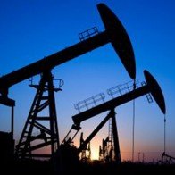 Giá dầu tăng trước số liệu kinh tế lạc quan của Trung Quốc