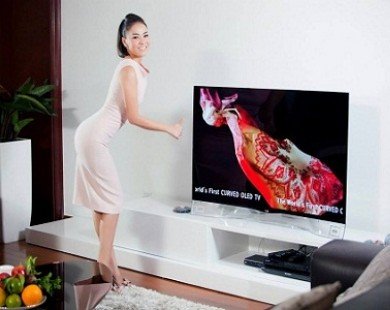 Chiêm ngưỡng TV màn hình cong 300 triệu nhà Thu Minh