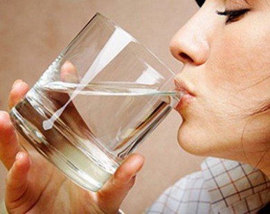 Uống nước trước khi ngủ phòng tai biến máu não