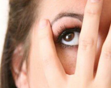 Hiện tượng mắt nháy liên tục: Không nên coi thường