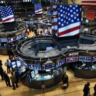 Chứng khoán toàn cầu sụt giảm vì hoạt động chốt lời