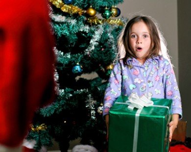 Có nên khuyến khích trẻ tin vào ông già Noel?
