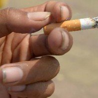 Tây Ban Nha cấm hút thuốc lá điện tử tại nơi công cộng