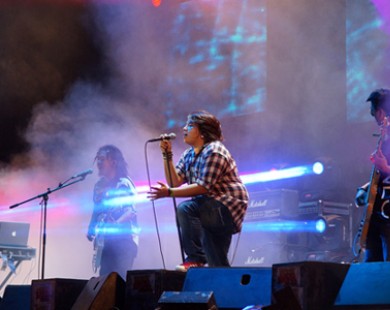 MobiFone RockStorm 2013 thu hút hơn 7.000 khán giả Biên Hòa