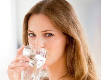 7 lợi ích cho sắc đẹp khi uống đủ nước vào mùa đông