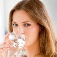 7 lợi ích cho sắc đẹp khi uống đủ nước vào mùa đông