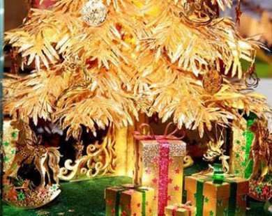 Ngắm cây thông Noel bằng vàng giá nửa tỷ đồng