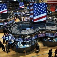 Giá chứng khoán tăng mạnh tại thị trường Phố Wall